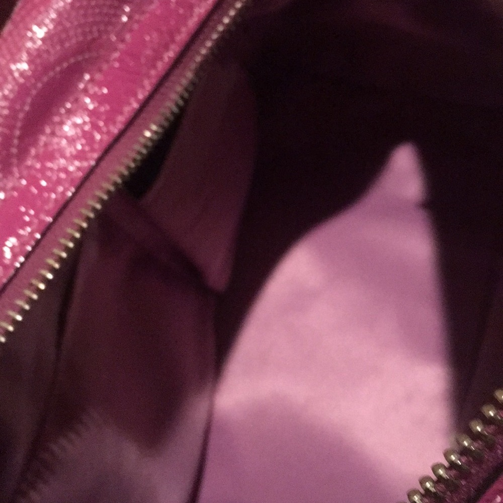 Coach Patent leather signature bag. - Picture 4 of 5
